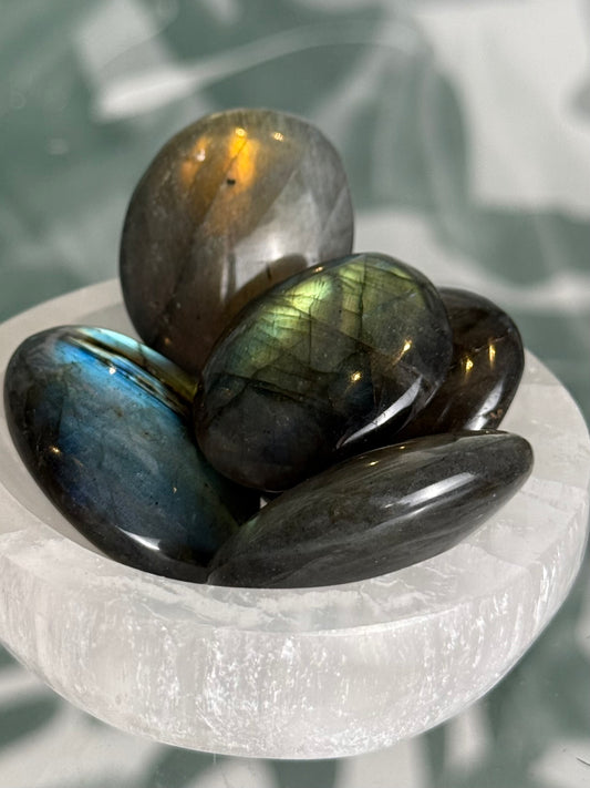 Labradoriet trommelsteen  (bescherming & intuitie)