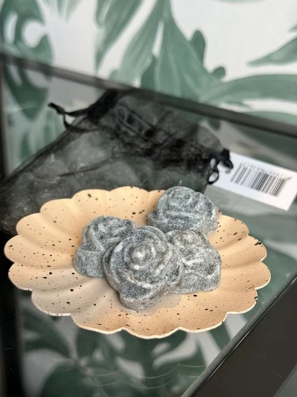 ๐ธ Amberroosjes in organza zakje โ 4 geurende roosjes (verschillende geuren)