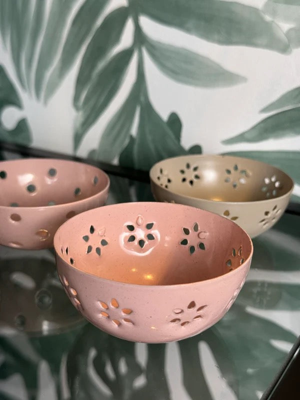 Schaaltje bloem / stip – roze & sand
