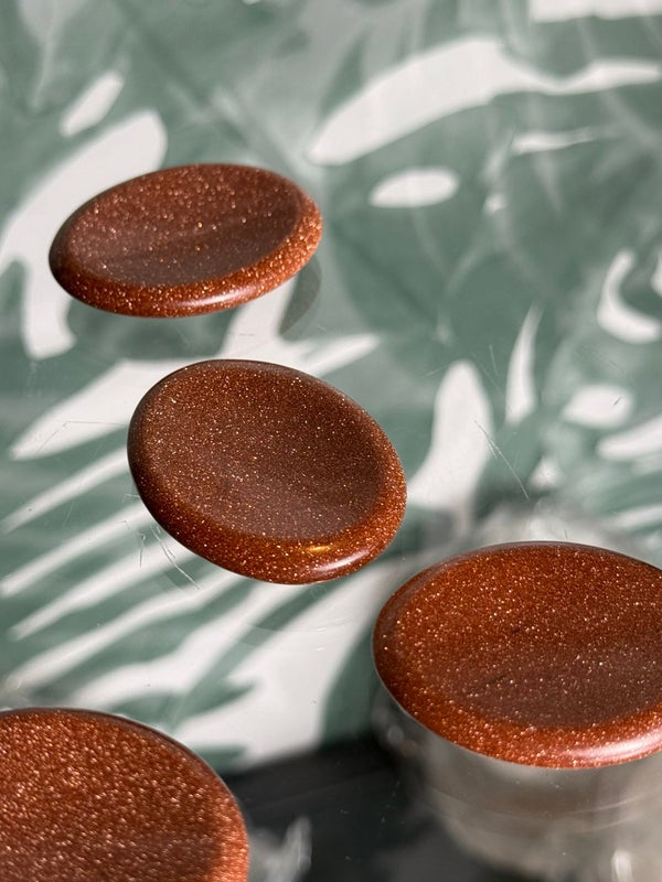 Goudsteen worry stone (optimisme & ambitie)