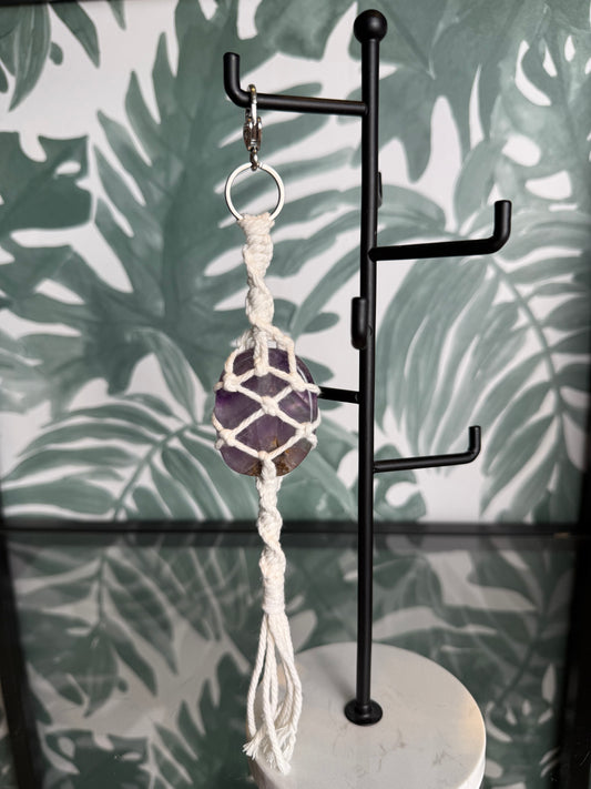 Handgemaakte tassenhanger met Amethist – rust & intuïtie
