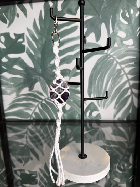 Handgemaakte tassenhanger met Amethist – rust & intuïtie