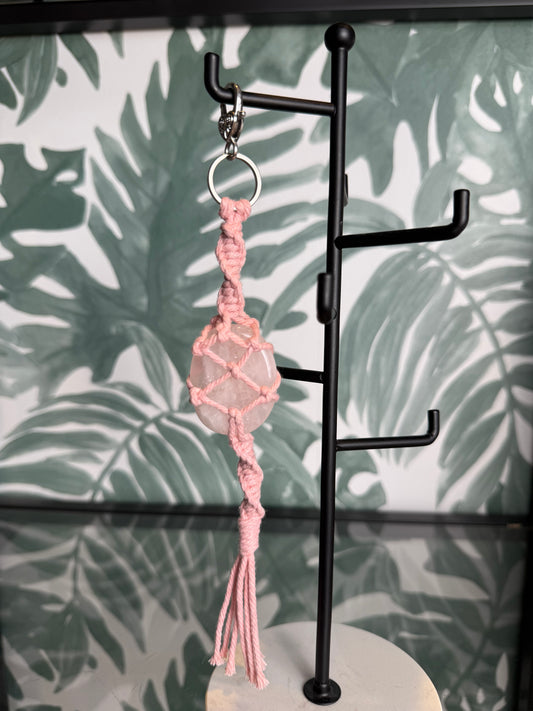 Handgemaakte tassenhanger met Rozenkwarts – liefde & zachtheid