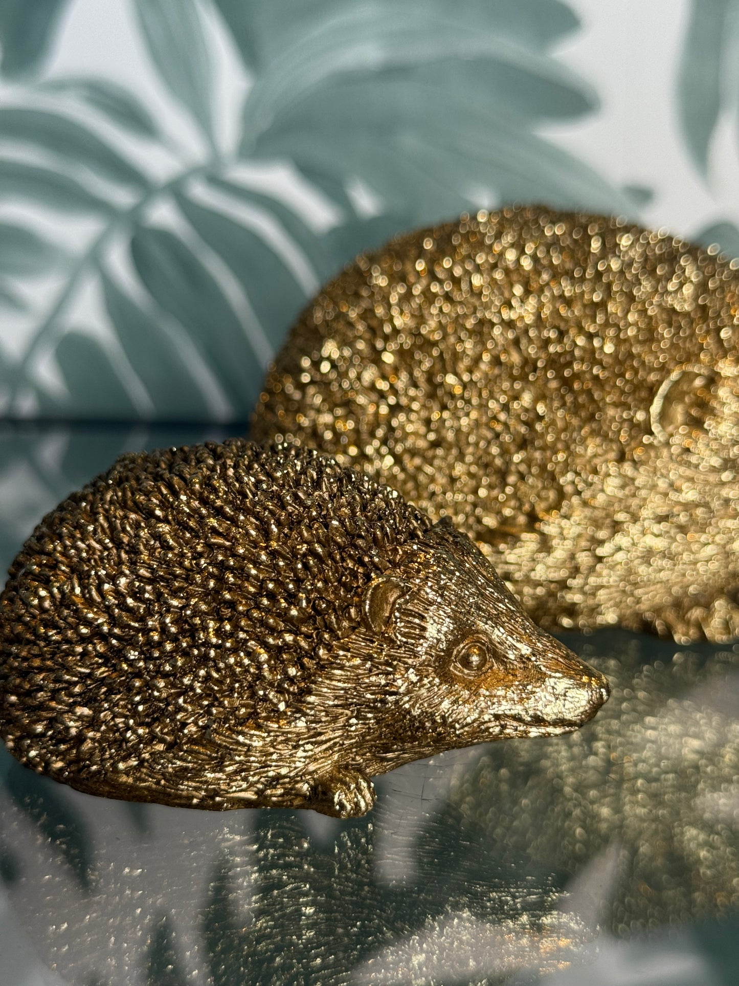 🦔 Set van 2 gouden egeltjes – decoratief