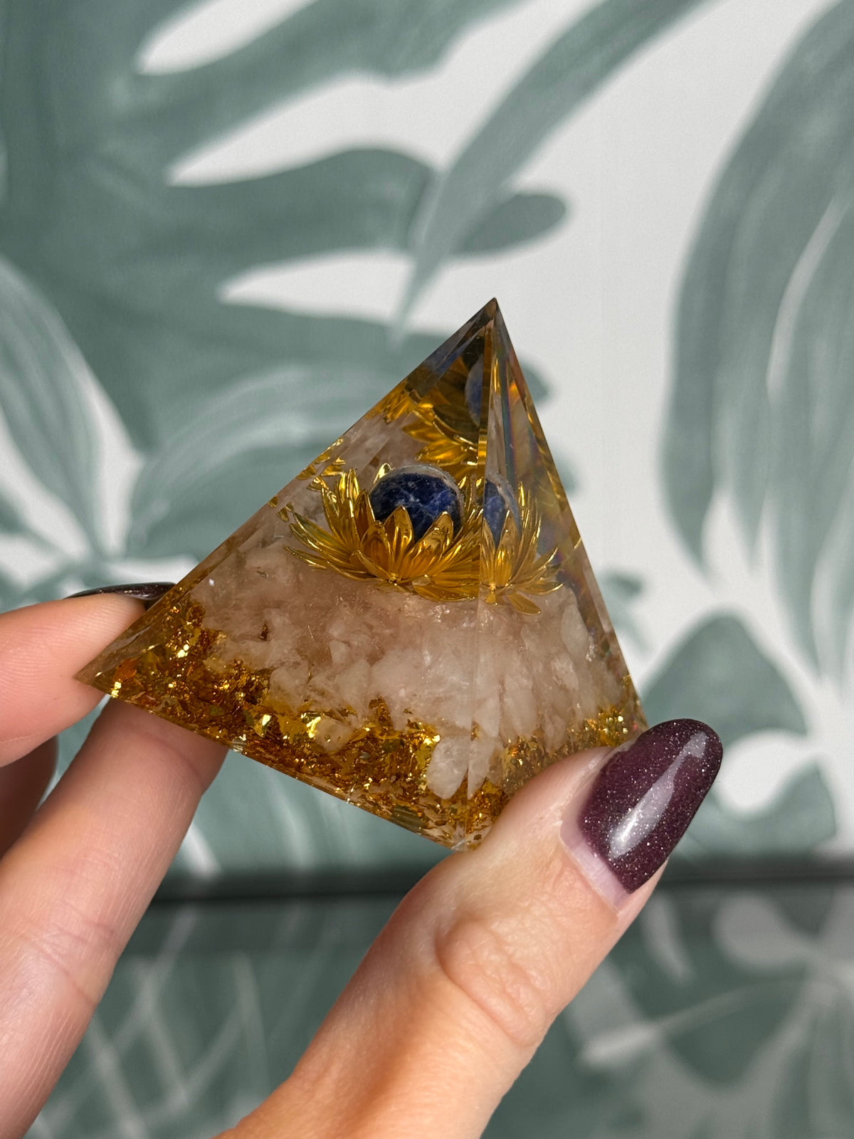 Epoxy Piramide Sodaliet & Rozenkwarts – Rust & Harmonie – no.278