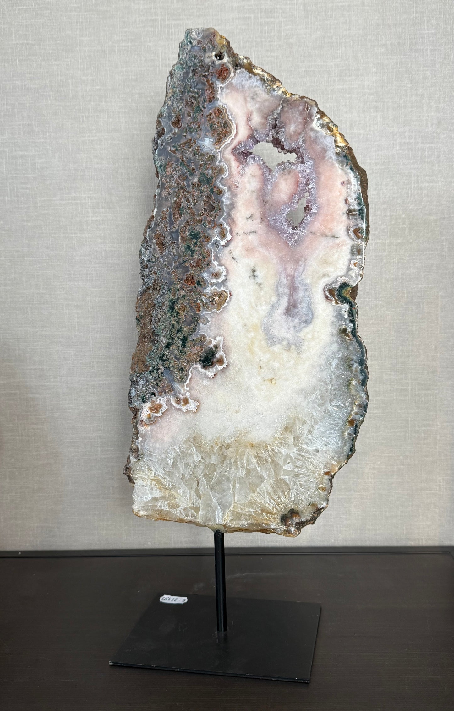 Roze amethist (chalcedoon) op standaard