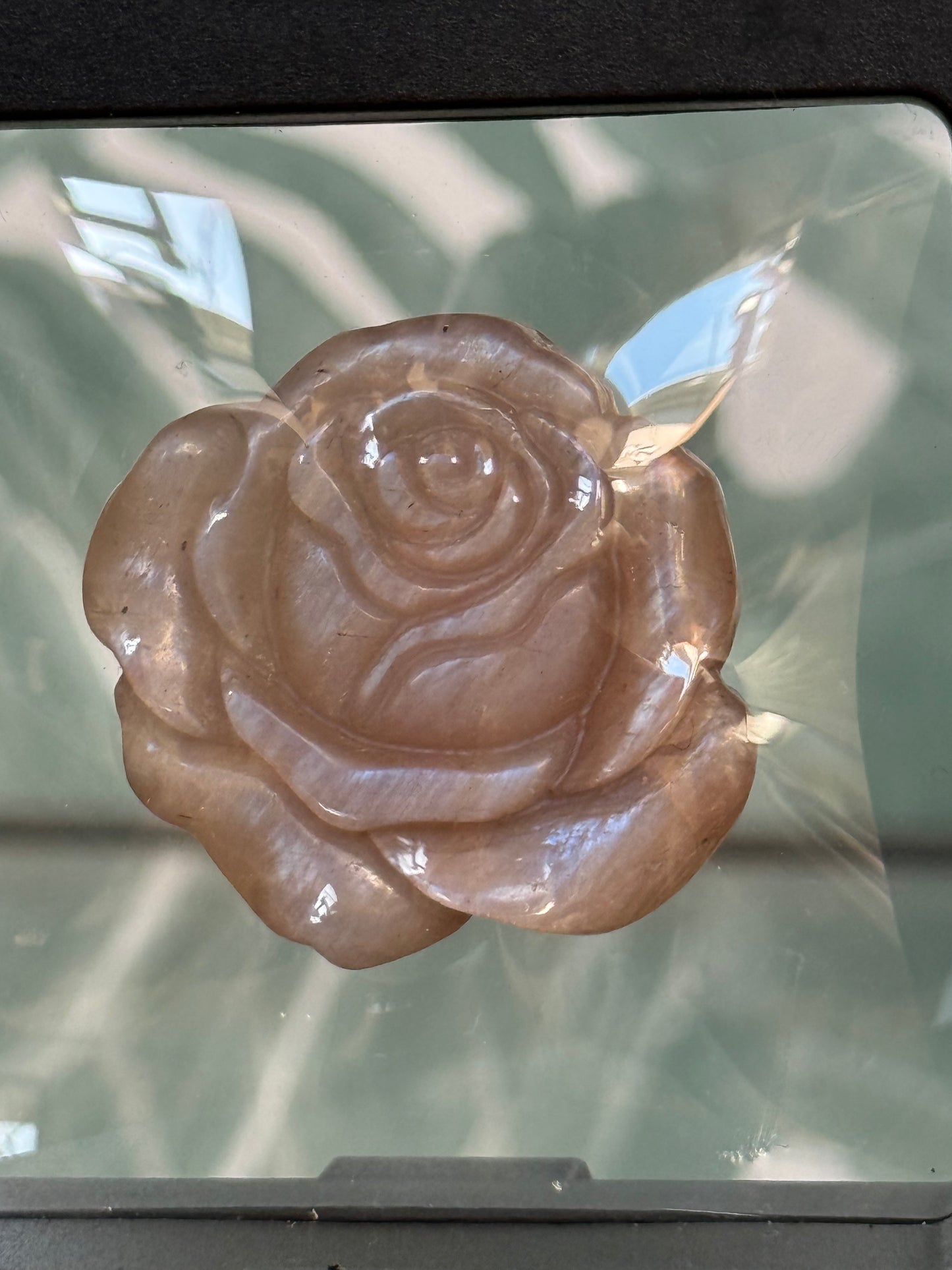 Maansteen - roos carving
