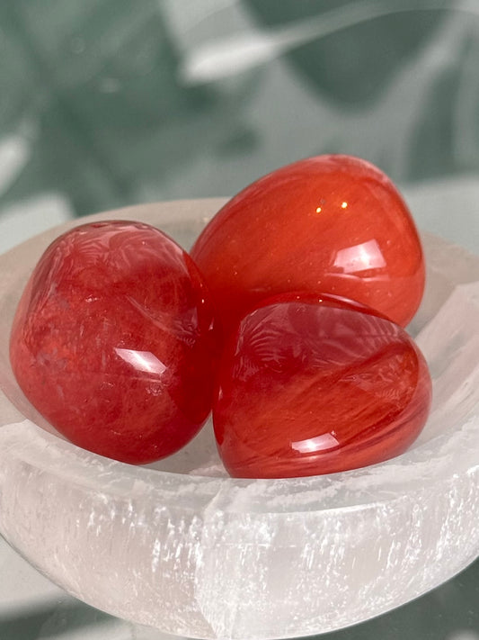 Aardbei obsidiaan trommelsteen (syntetisch) (liefde & bescherming)