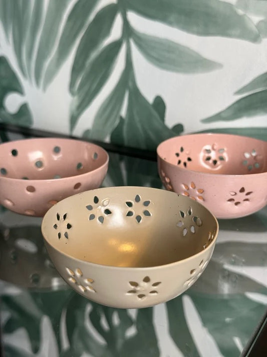 Schaaltje bloem / stip – roze & sand