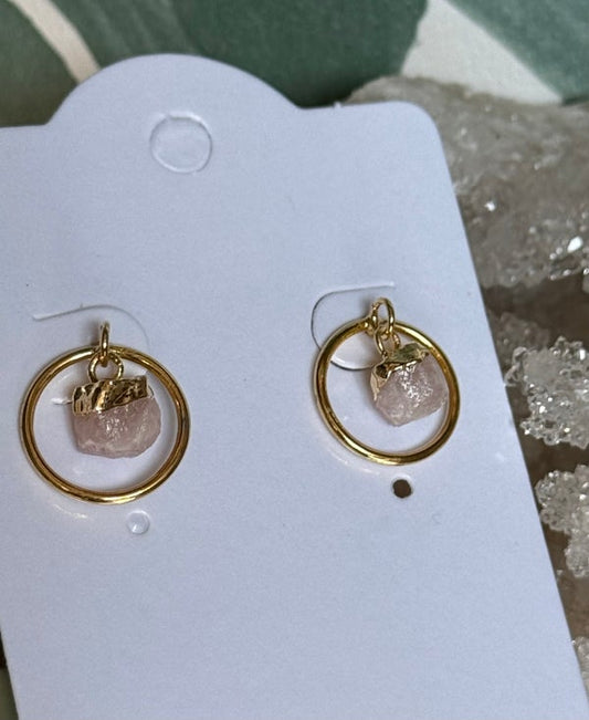 Oorbellen rozenkwarts goud (liefde & zachtheid)