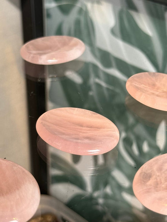 Rozenkwarts worry stone (liefde & zachtheid)