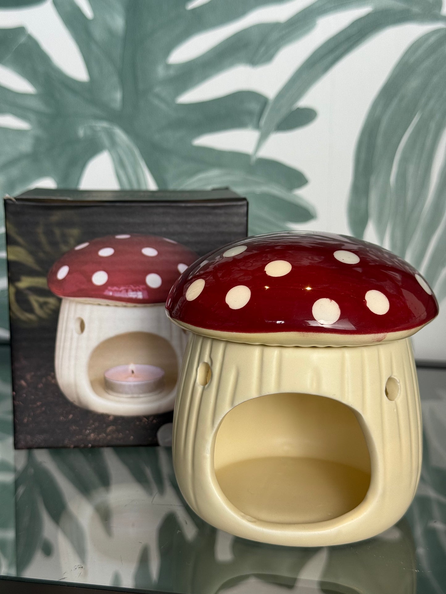 Rode paddenstoelvormige olieverdamper