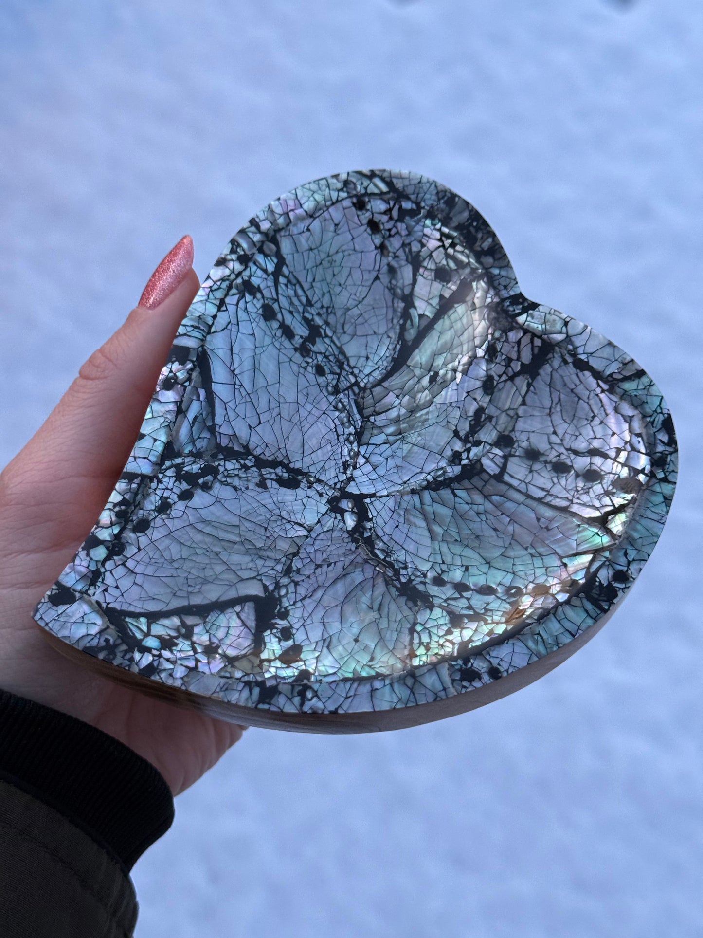 Hartvormig schaaltje van abalone en hout