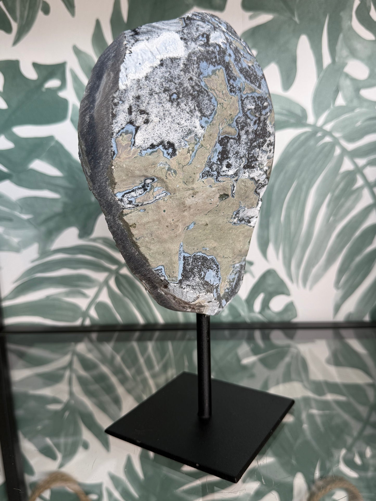 Agaat geode met amethist op standaard - no.213