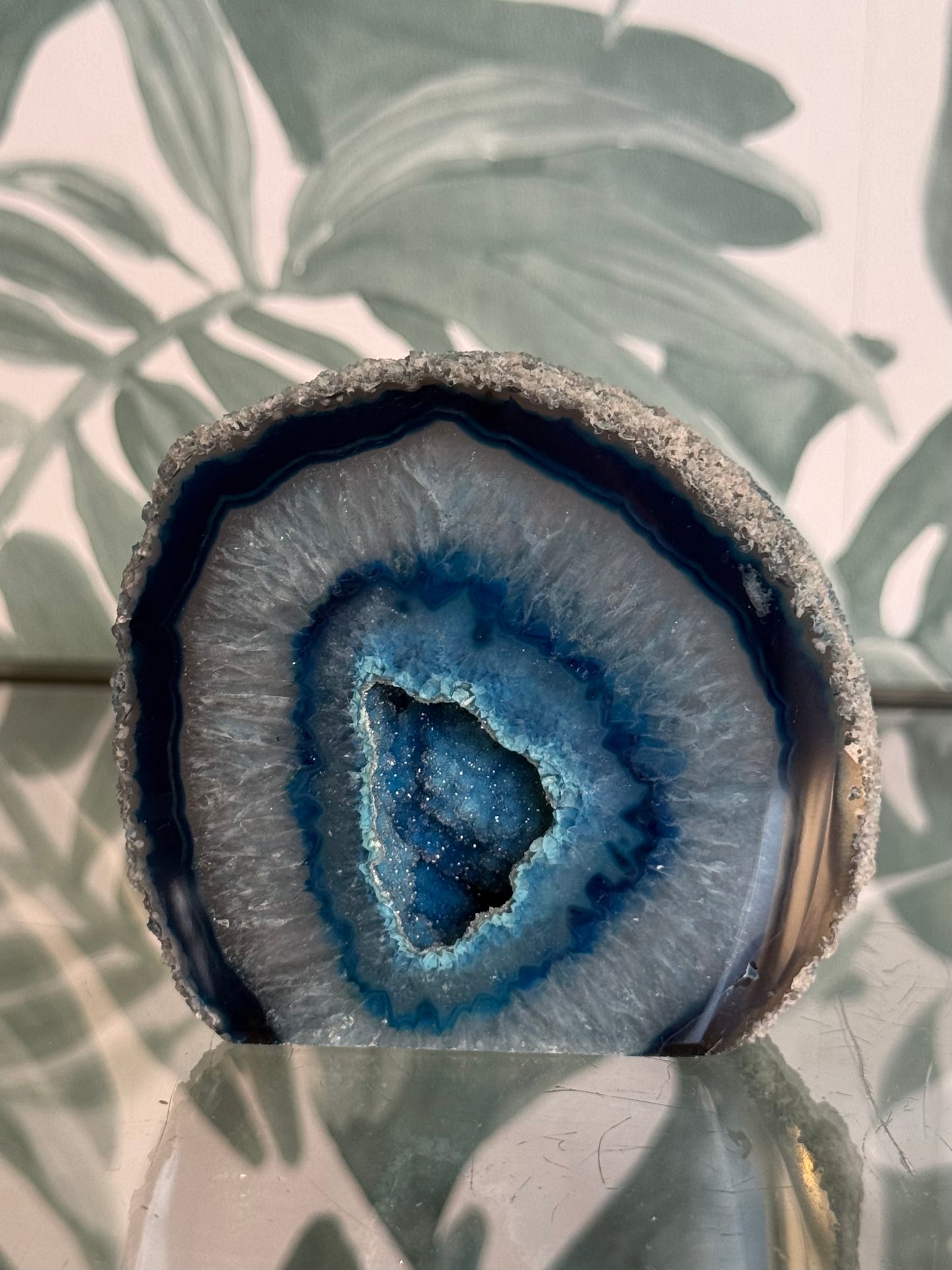 Agaat geode op standvlak (geverfd) - no.214