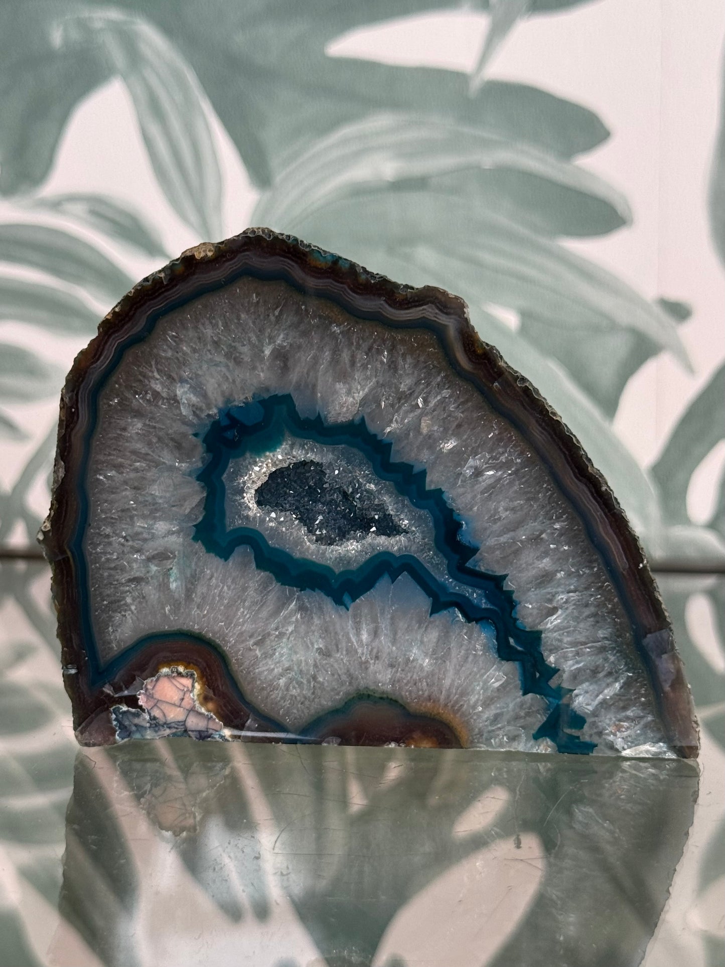 Agaat geode op standvlak (geverfd)) -no.215