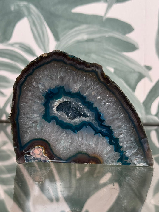 Agaat geode op standvlak (geverfd)) -no.215
