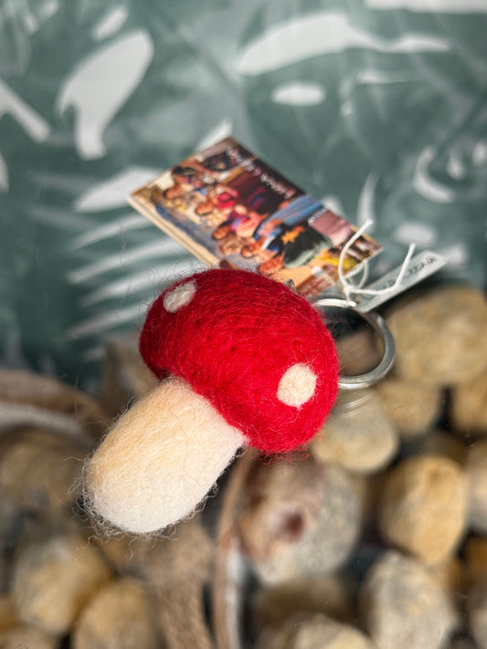 🍄 Luna Leena vilten sleutelhanger – paddenstoel