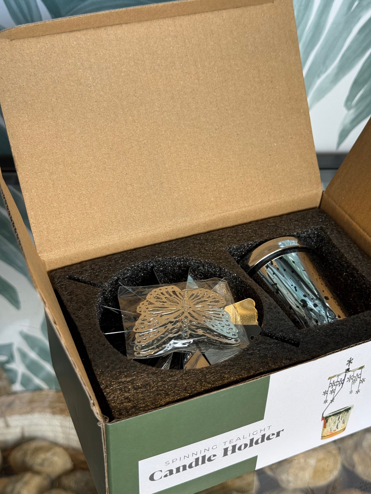 Draaiende waxinelichthouder met vlinders – keuze uit goud of zilver