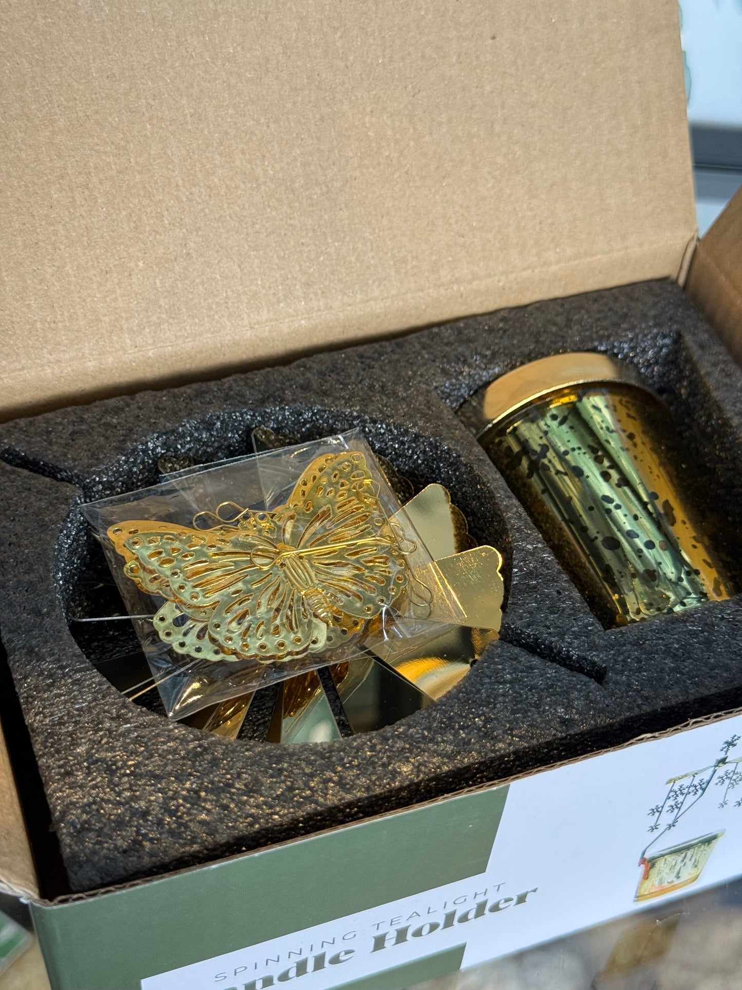 Draaiende waxinelichthouder met vlinders – keuze uit goud of zilver