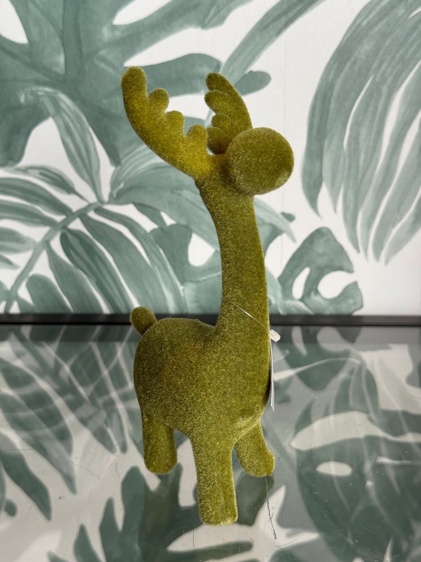 🦌 Velvet Rendier Beeldje – 18 cm (meerdere kleuren)