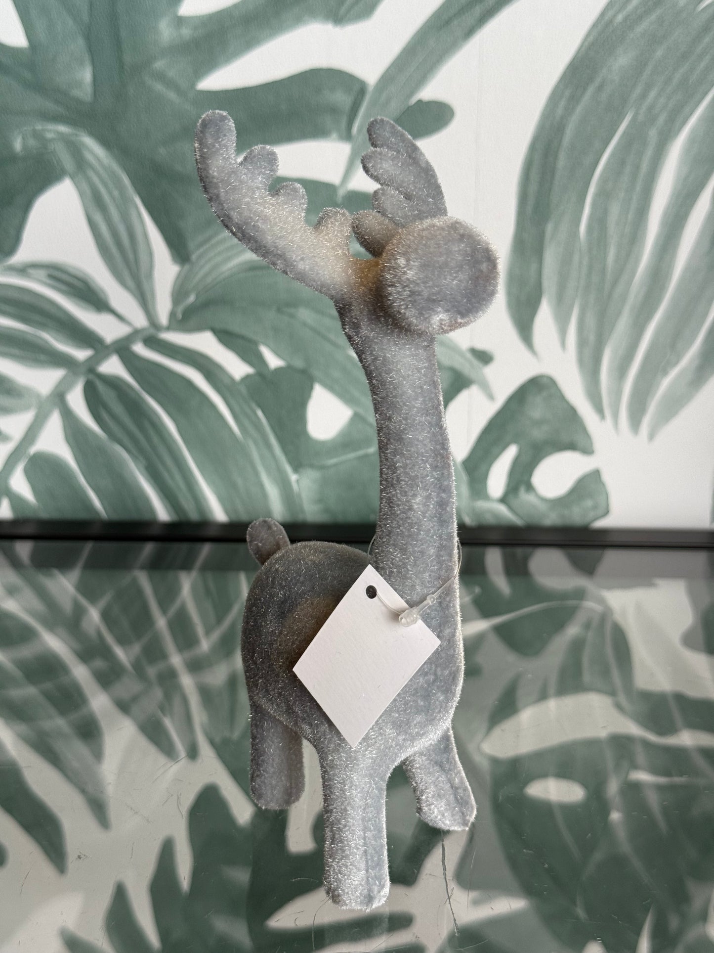 🦌 Velvet Rendier Beeldje – 18 cm (meerdere kleuren)