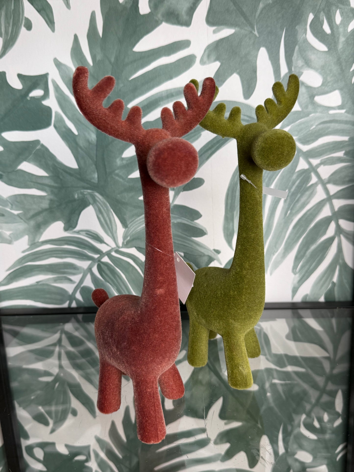 🦌 Velvet Hert Beeldje – 27 cm (meerdere kleuren)