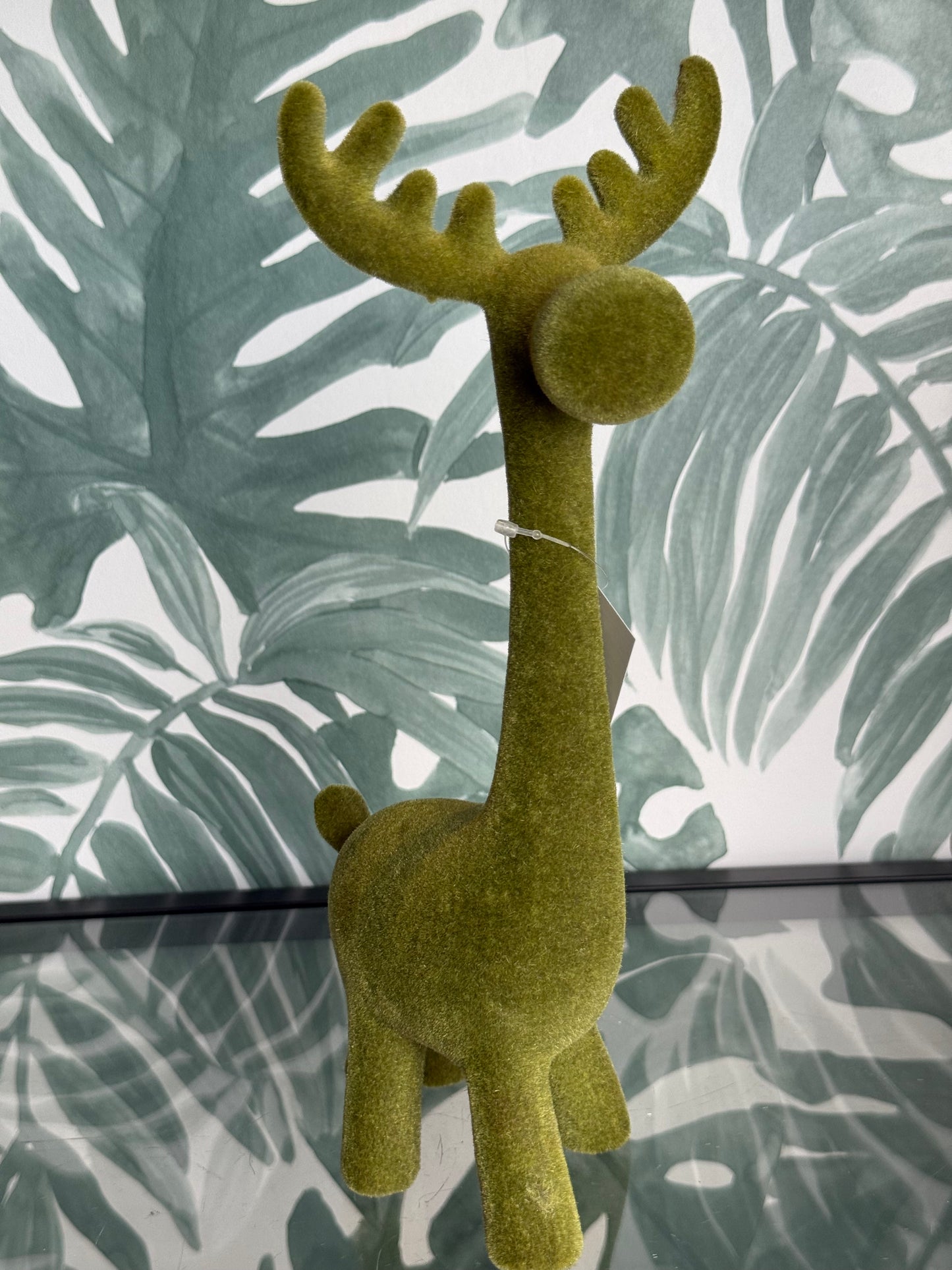 🦌 Velvet Hert Beeldje – 27 cm (meerdere kleuren)