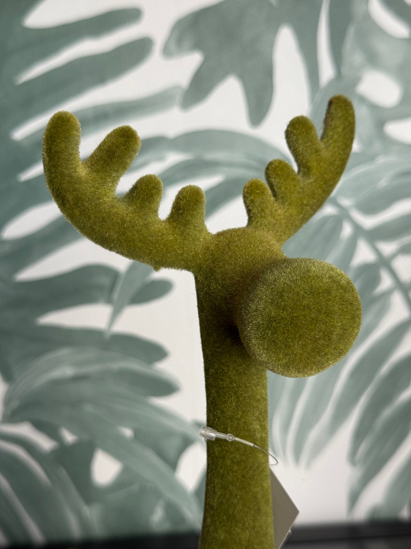 🦌 Velvet Hert Beeldje – 27 cm (meerdere kleuren)