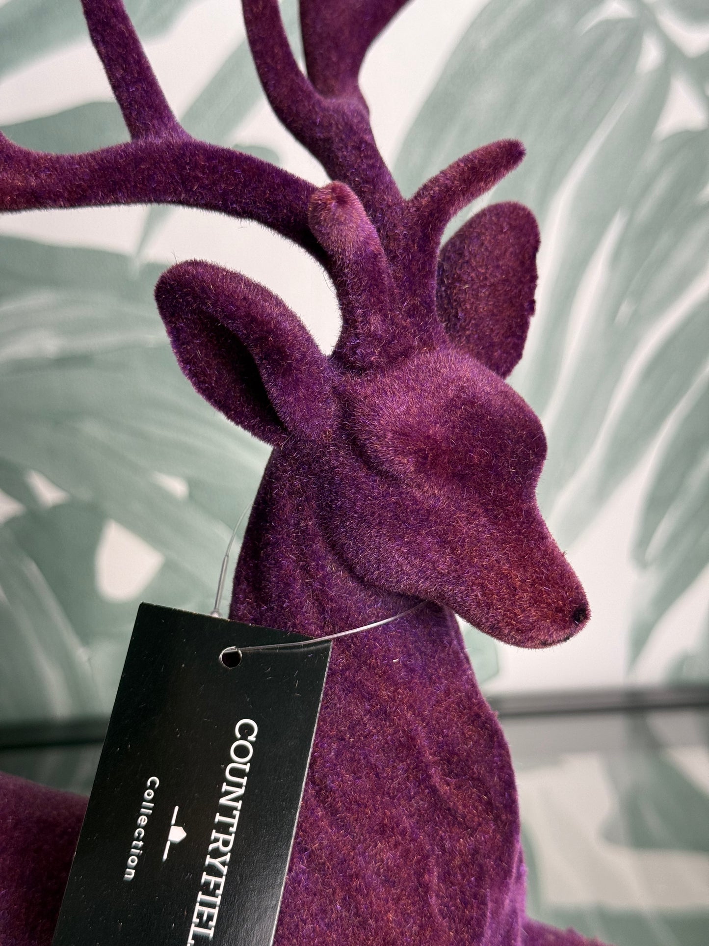 Velvet Hert Liggend – 24 cm (Paars)