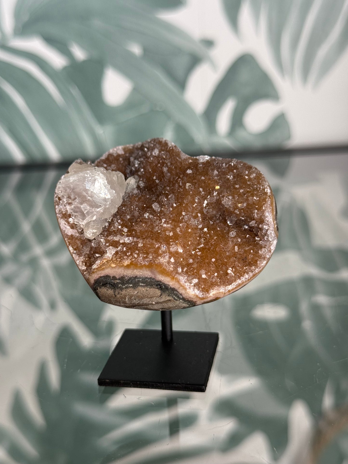 Galaxy amethist met calciet op standaard - no.5