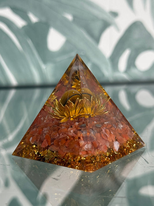 Epoxy Piramide Tijgeroog & Carneool – Kracht & Energie – no.277