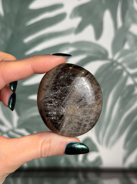 Zwarte maansteen handsteen -#no.160