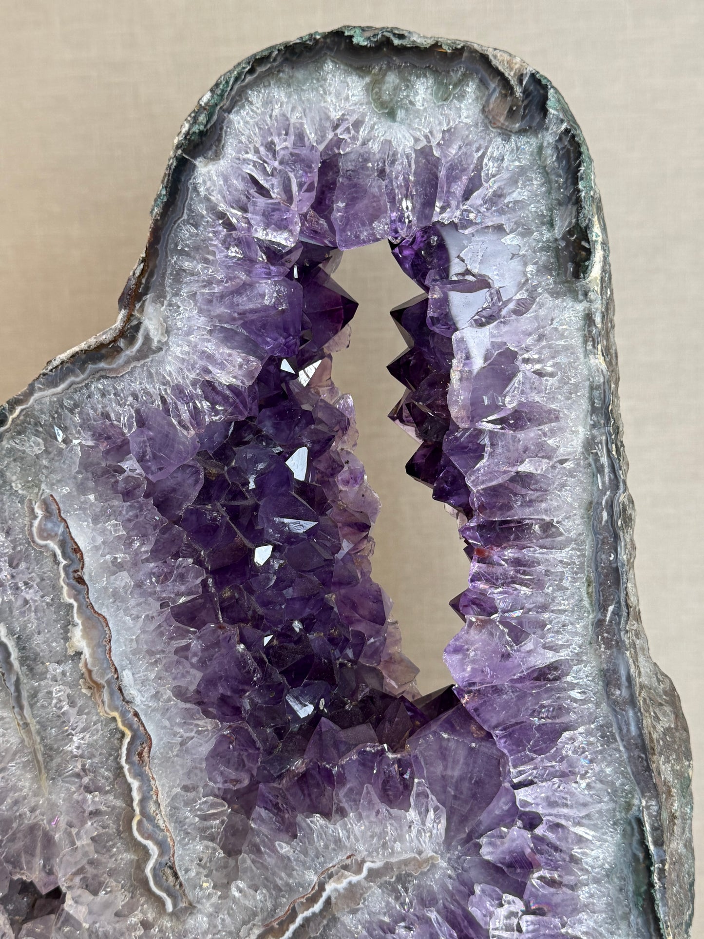 Amethist portaal op standaard