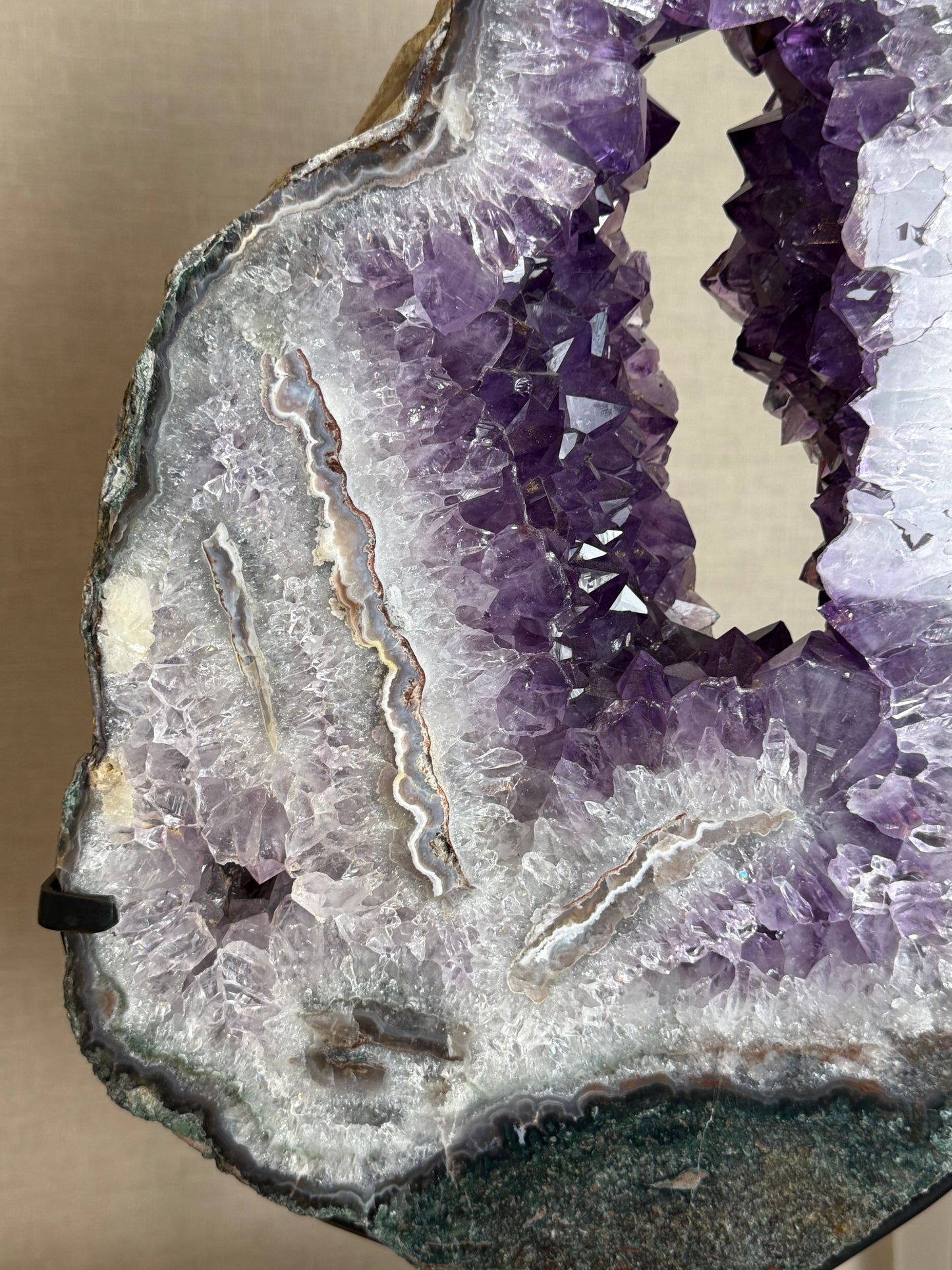 Amethist portaal op standaard