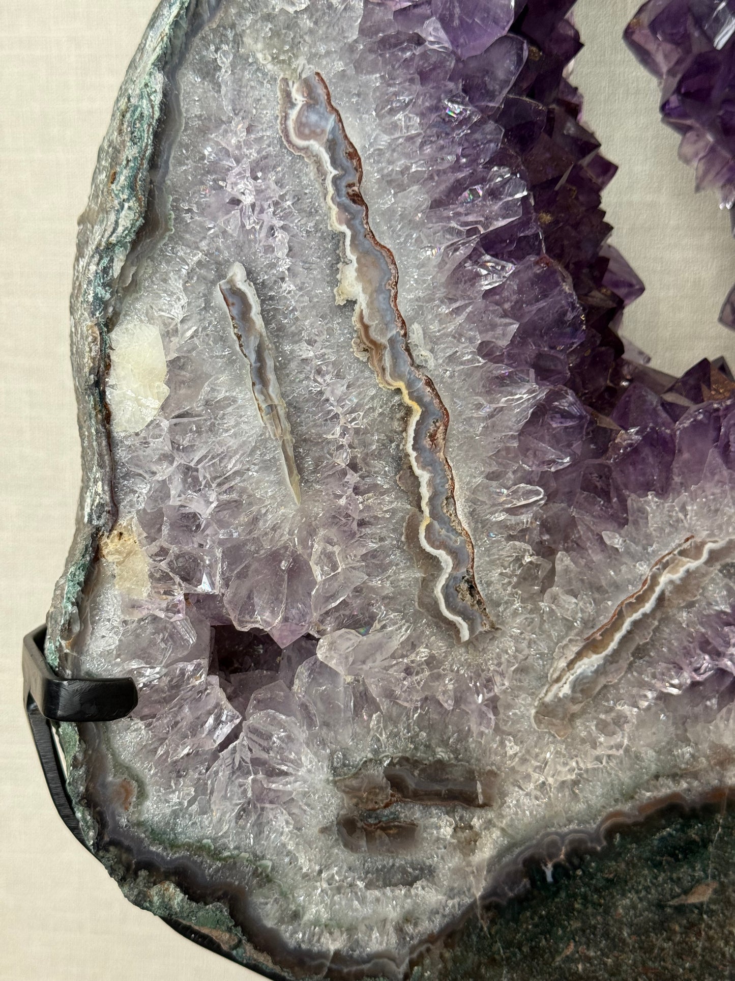 Amethist portaal op standaard