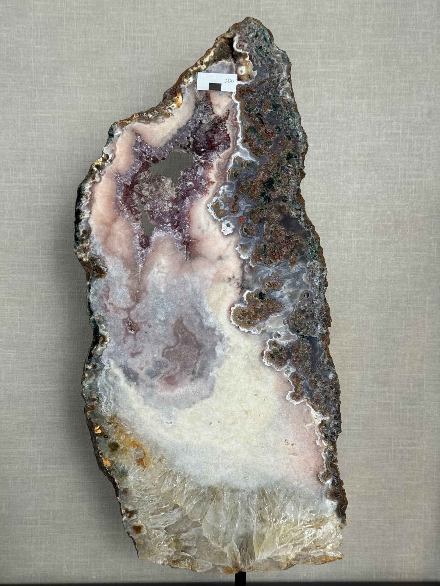 Roze amethist (chalcedoon) op standaard