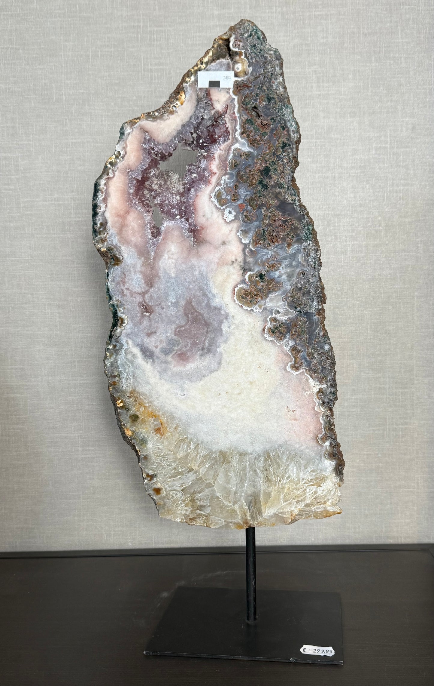 Roze amethist (chalcedoon) op standaard