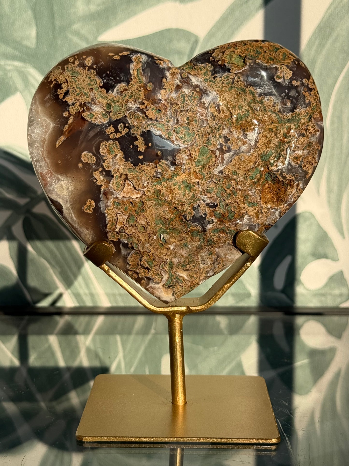 Roze amethist(chalcedoon) hart met agaatogen op standaard -#no.5