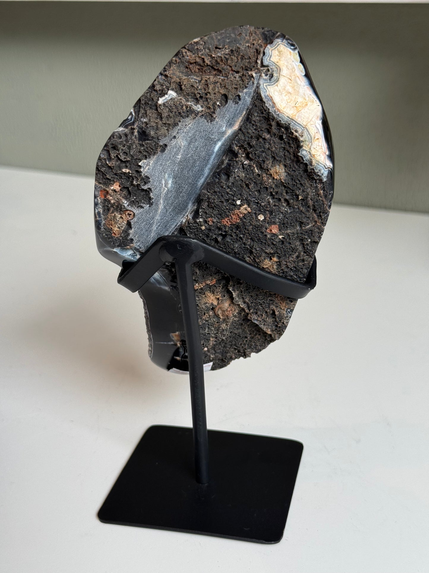 Agaat met rode chalcedoon op standaard #no.212 - kracht & stabiliteit