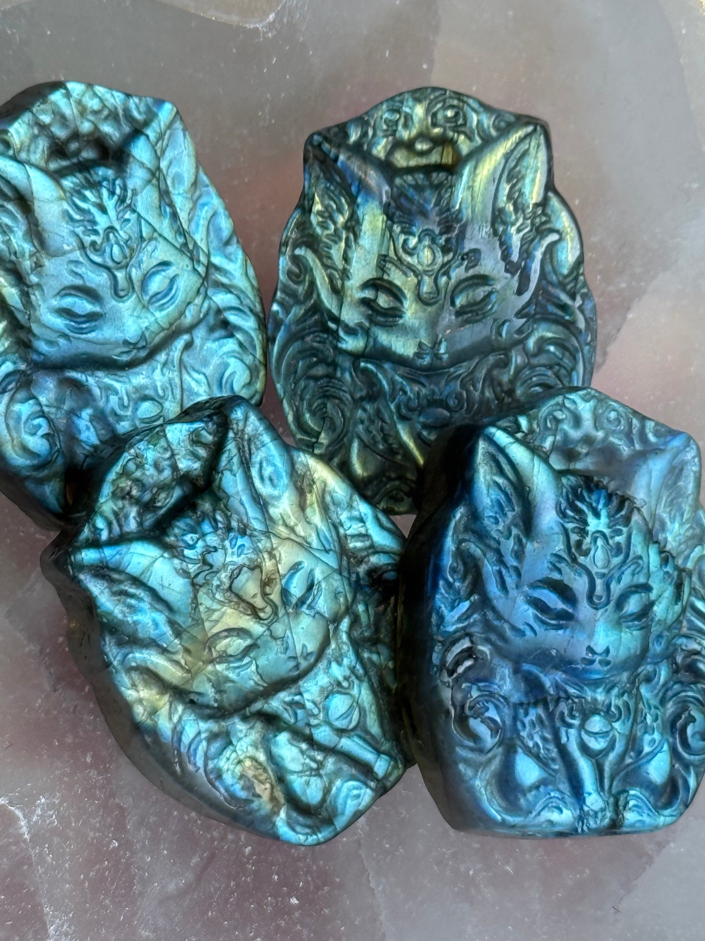 labradoriet - vos carving