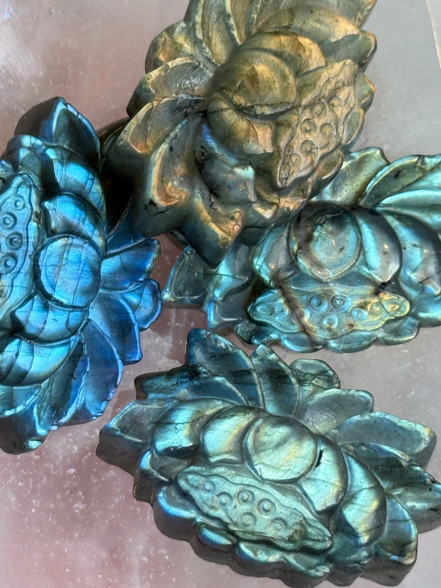 Labradoriet - lotus carving