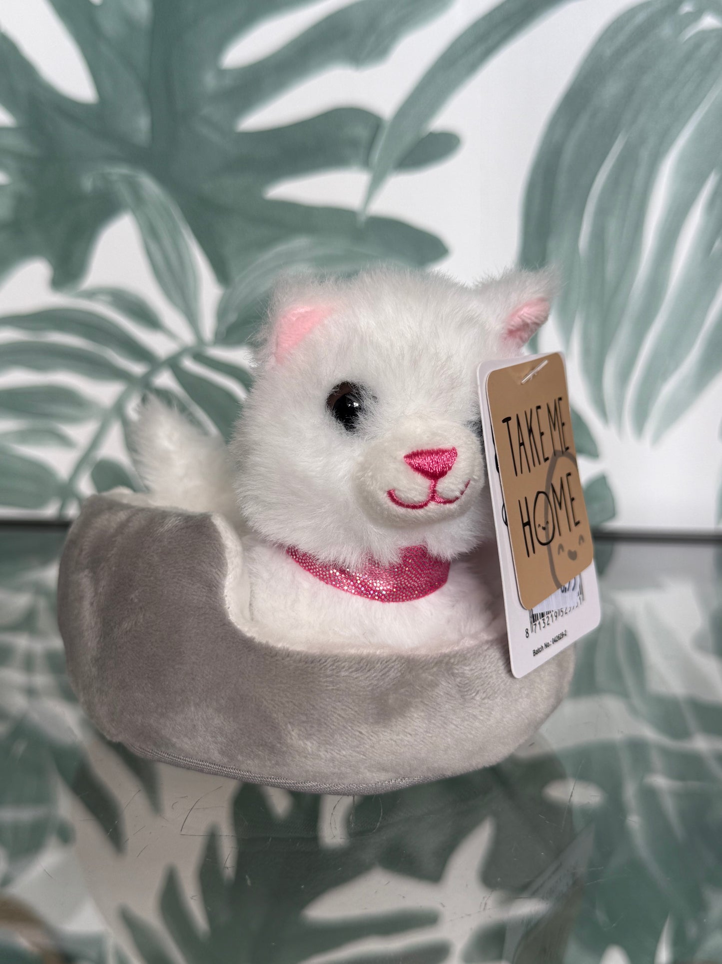 Knuffel katje in mandje